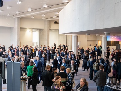 Konferenssi ja verkostoituminen – yritystapahtuman osallistujat